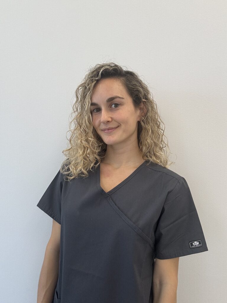 Dr. Nieves Román, especialista en cirugia oral